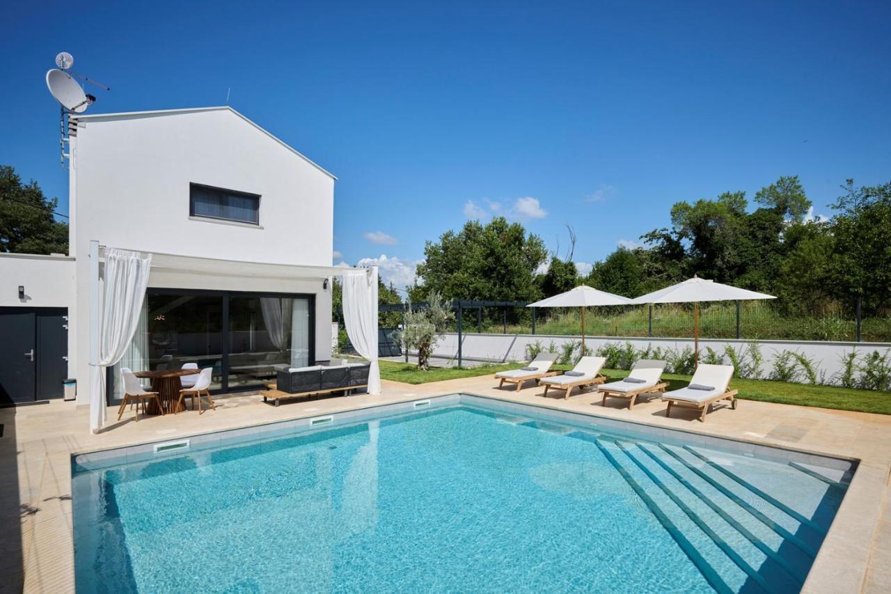 Villa Pura Vida With Pool And Whirlpool Near Umag Materada Exteriör bild